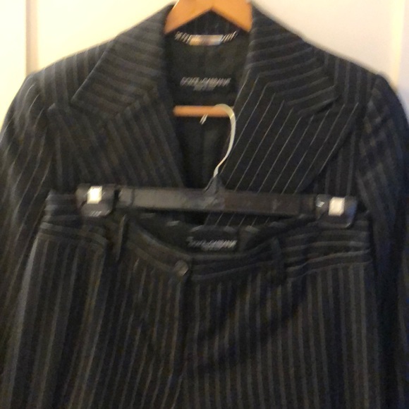 Suit - Picture 1 of 3